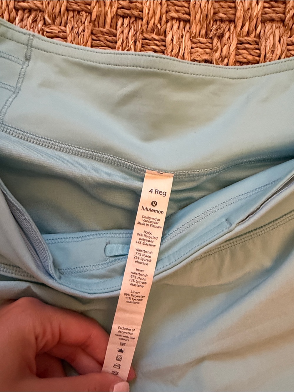 lululemon Light Blue Women’s Low Rise Speed Up Shorts Size 4 Reg - Picture 4 of 4